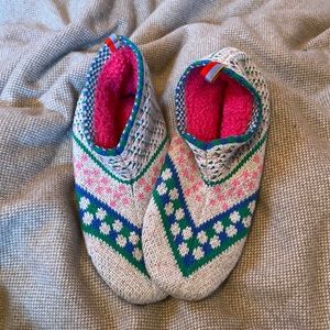 Bombas fleece lined gripper slippers size medium